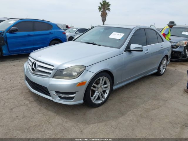 2013 MERCEDES-BENZ C 250 WDDGF4HBXDR242506 Photo 1