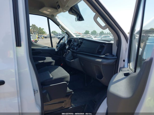 Ford 2023 2023 1FBAX2CG7PKC04821 Image 5