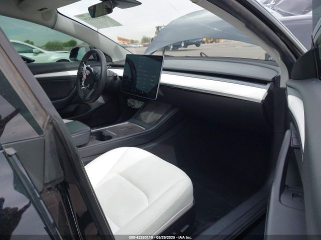2022 TESLA MODEL 3 5YJ3E1EA5NF136199 Photo 4