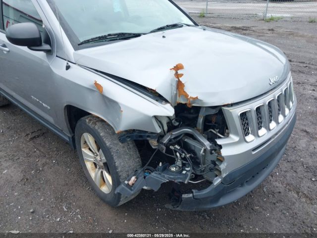 1C4NJDBB3GD645852 Jeep Compass Sport