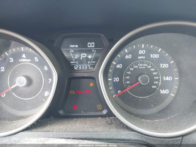 5NPDH4AE2FH571187 Hyundai ELANTRA SE