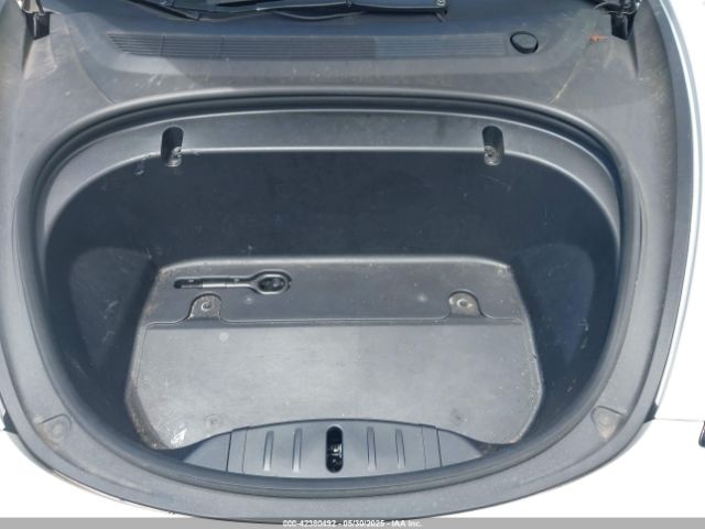 5YJ3E1EA4LF661560 Tesla 2020