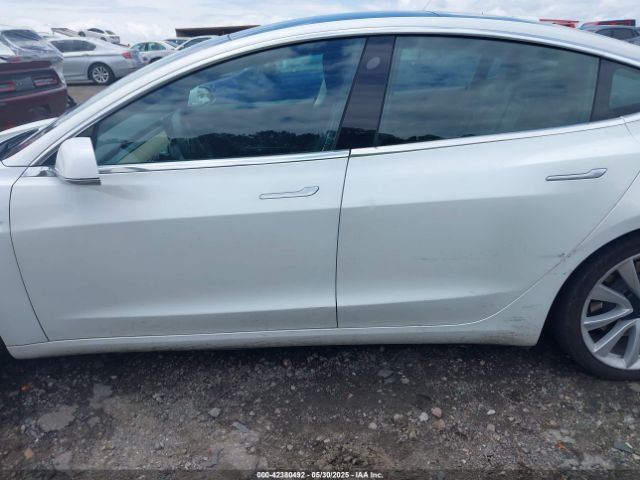 5YJ3E1EA4LF661560 Tesla 2020