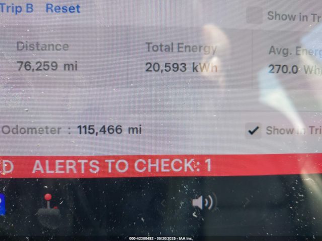 5YJ3E1EA4LF661560 Tesla 2020