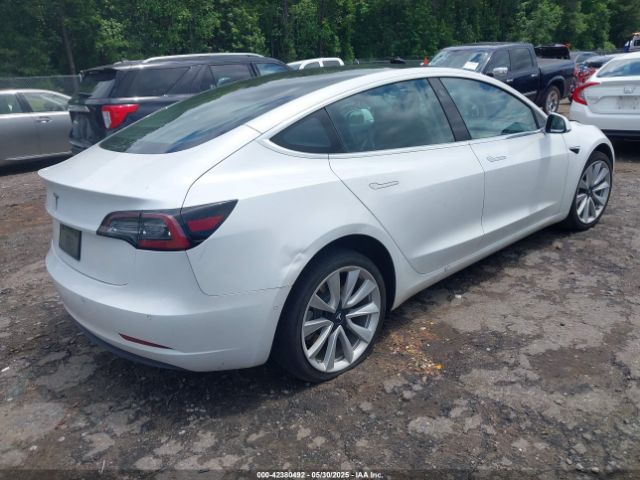5YJ3E1EA4LF661560 Tesla 2020