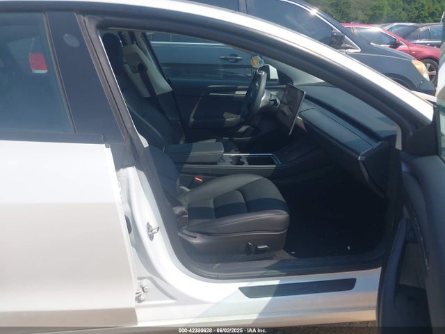 2023 TESLA MODEL 3 5YJ3E1EAXPF686095 Photo 4