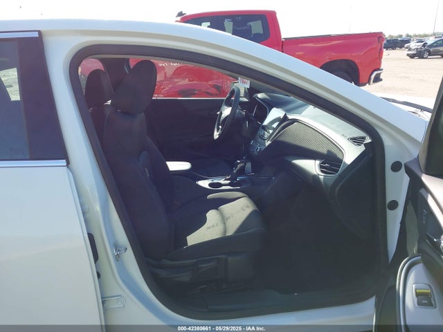 1G1ZD5ST2SF121606 Chevrolet Malibu Fwd 1lt