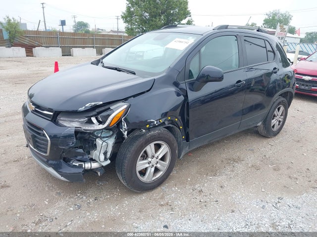 Chevrolet le2 2021 KL7CJPSM8MB363916 Image 2