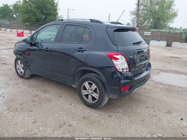 Chevrolet le2 2021 KL7CJPSM8MB363916 Image 3