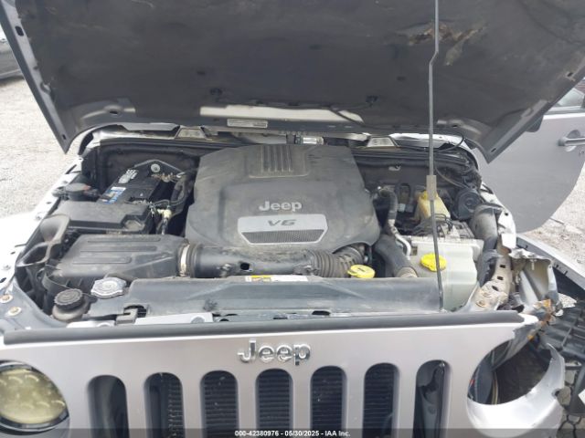 1C4BJWEG0EL129229 Jeep Wrangler Unlimited Sahara