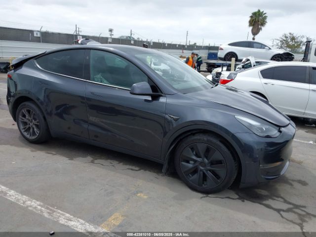 2025 TESLA MODEL Y 7SAYGDEE1SF285163