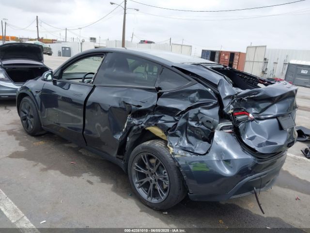 2025 TESLA MODEL Y 7SAYGDEE1SF285163 Photo 2