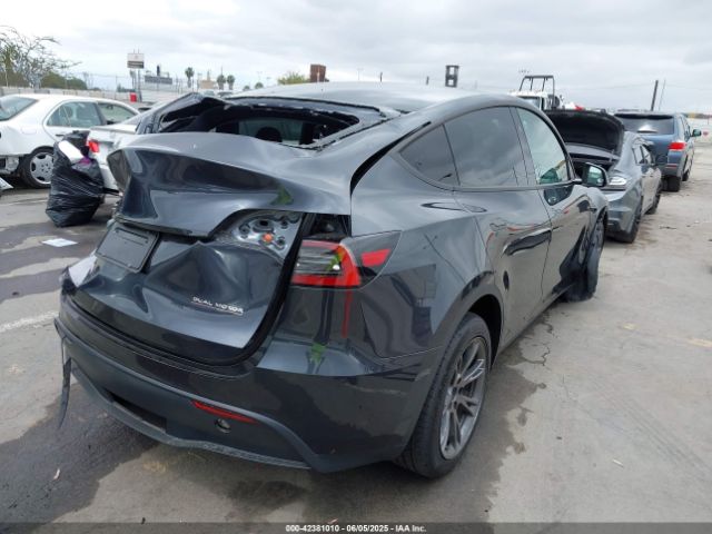 2025 TESLA MODEL Y 7SAYGDEE1SF285163 Photo 3
