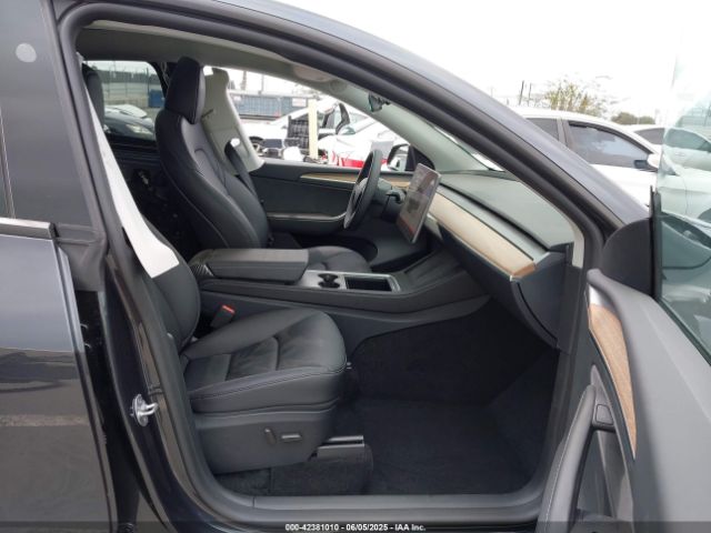 2025 TESLA MODEL Y 7SAYGDEE1SF285163 Photo 4