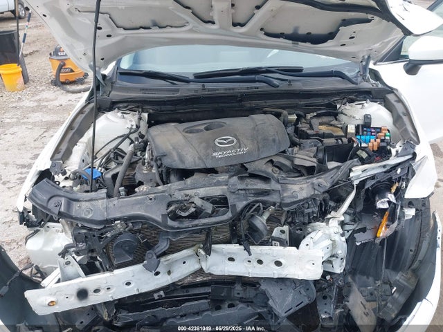 3MZBN1L39JM164672 Mazda py
