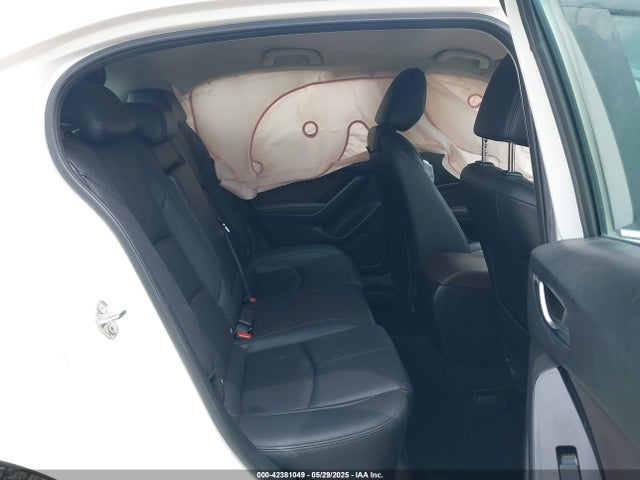 3MZBN1L39JM164672 Mazda py