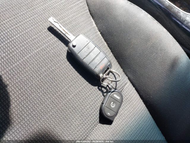 5XYKTDA63EG429337 KIA SORENTO LX