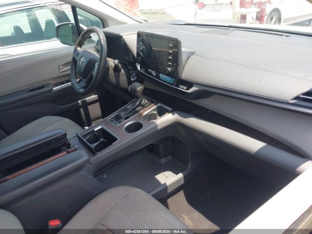 2021 TOYOTA SIENNA 5TDKRKEC6MS029020 Photo 4