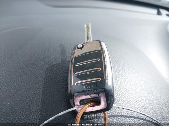 KNDJP3A52J7512122 KIA g