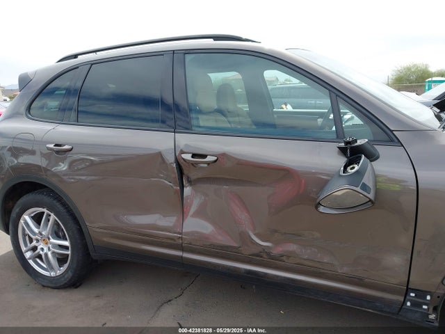 Porsche 2016 2016 WP1AA2A29GLA01796 Image 14