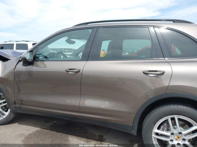 Porsche 2016 2016 WP1AA2A29GLA01796 Image 15