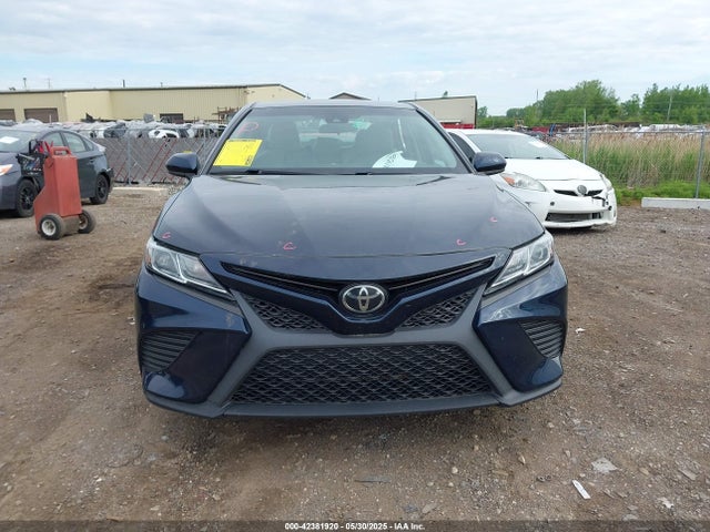 4T1B11HK9JU669049 Toyota CAMRY SE