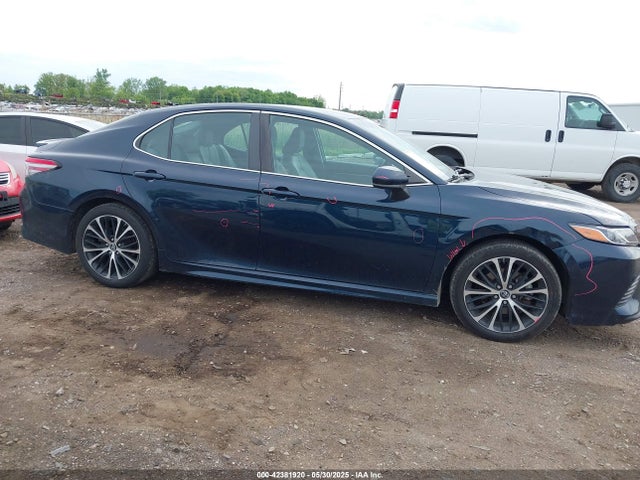 4T1B11HK9JU669049 Toyota CAMRY SE