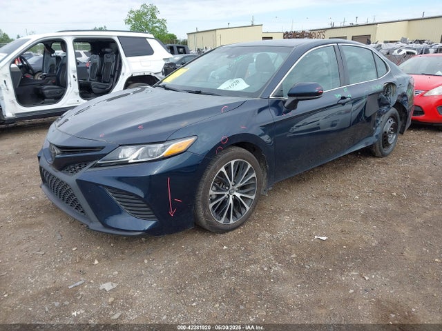 4T1B11HK9JU669049 Toyota CAMRY SE