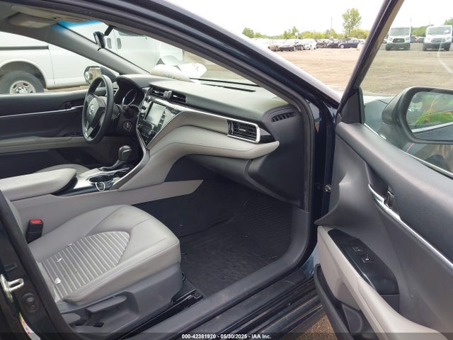 4T1B11HK9JU669049 Toyota CAMRY SE