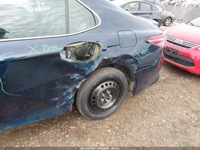 4T1B11HK9JU669049 Toyota CAMRY SE