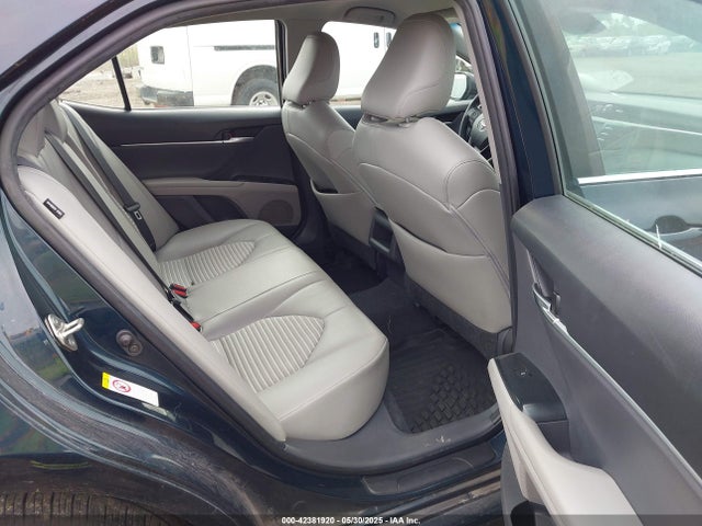 4T1B11HK9JU669049 Toyota CAMRY SE