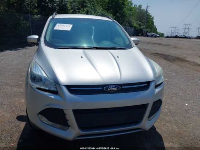 1FMCU9GX5FUB18177 Ford ESCAPE SE