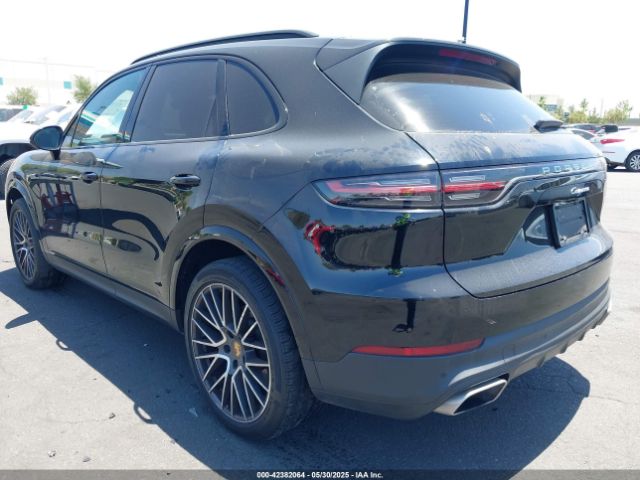 2021 PORSCHE CAYENNE WP1AA2AY1MDA08476 Photo 2