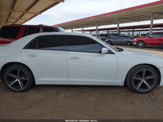 2C3CCABG5EH352289 Chrysler 300 300s