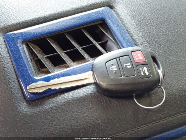 2T1BURHE0GC677051 Toyota COROLLA LE