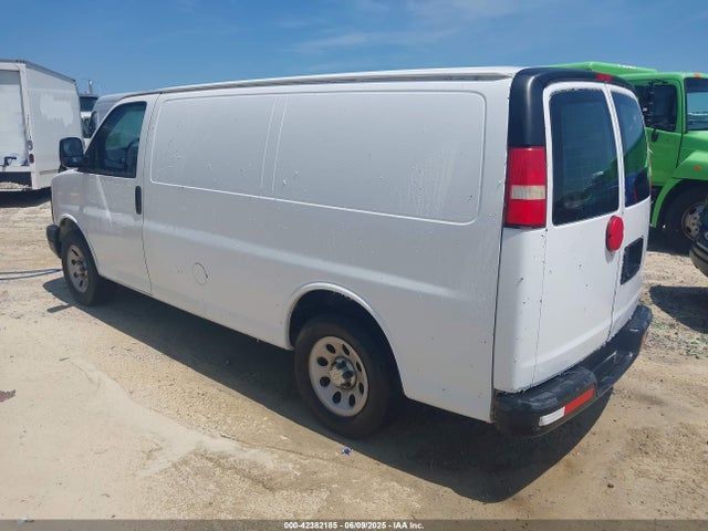 1GCSGAFX6E1157371 Chevrolet Express 1500 Work Van