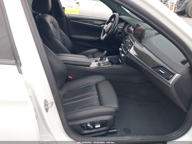 WBAJE7C55KWW43530 BMW 540I