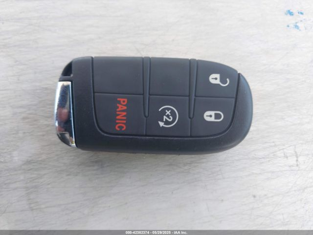 3C4NJCBB8LT141375 Jeep 2020