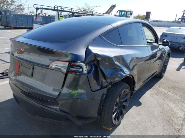 2024 TESLA MODEL Y 7SAYGDED9RF091854 Photo 3