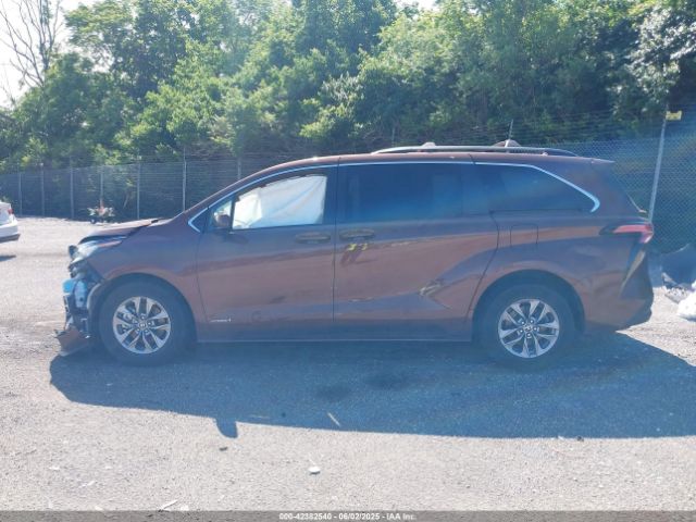 5TDKRKEC0MS062918 Toyota SIENNA LE