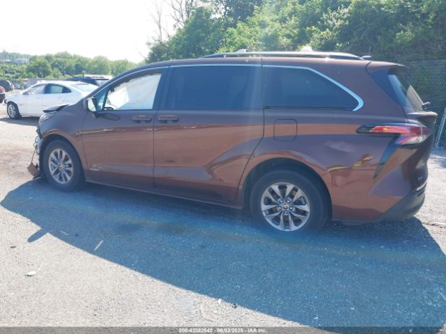 5TDKRKEC0MS062918 Toyota SIENNA LE