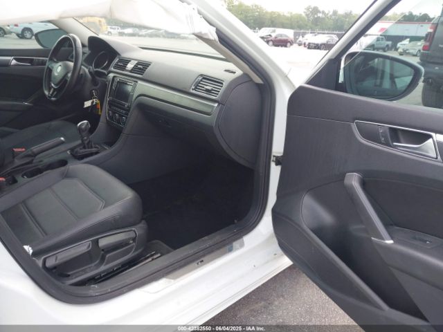 1VWAA7A39JC016259 Volkswagen Passat 2.0t R-line/2.0t S