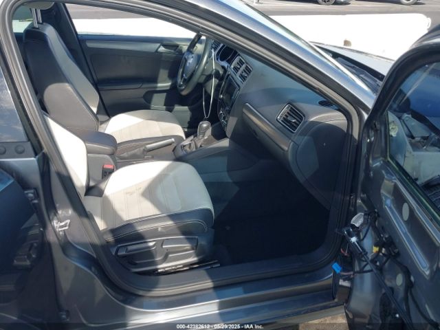 3VWD17AJ0GM221942 Volkswagen Jetta