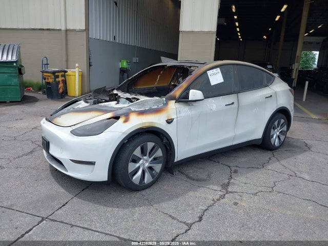 2023 TESLA MODEL Y 7SAYGAEE2PF832799 Photo 1