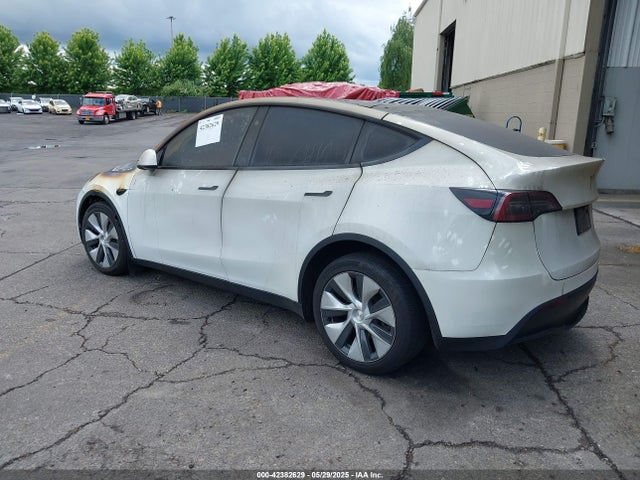 2023 TESLA MODEL Y 7SAYGAEE2PF832799 Photo 2