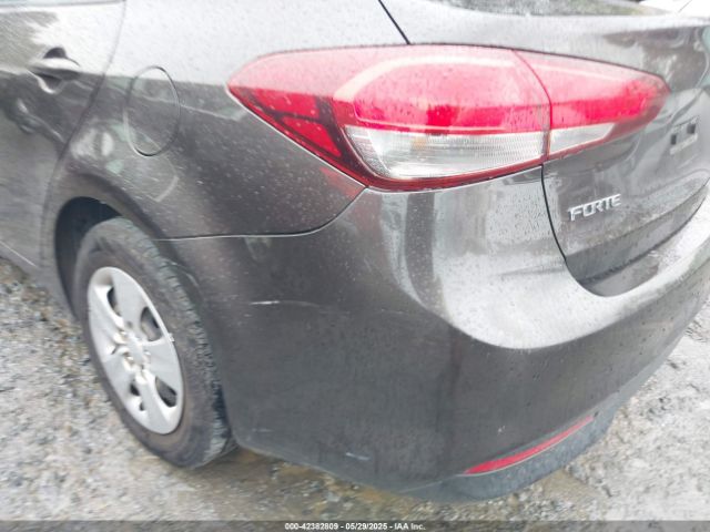3KPFK4A76JE190712 KIA FORTE LX