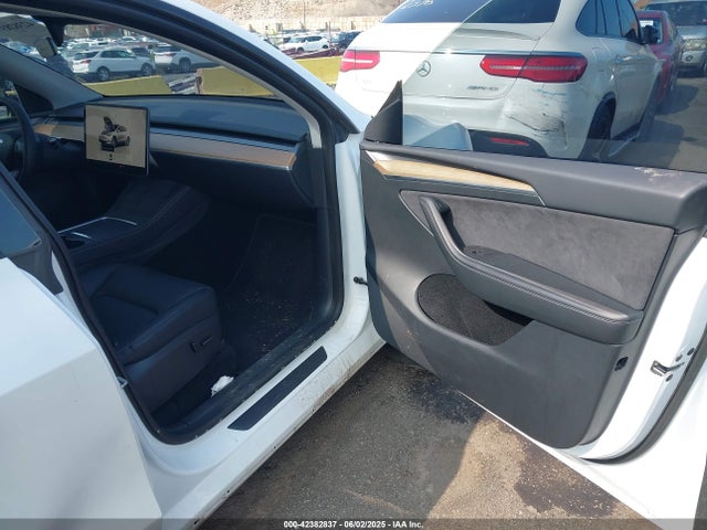 2023 TESLA MODEL Y 7SAYGDEEXPA060552 Photo 4