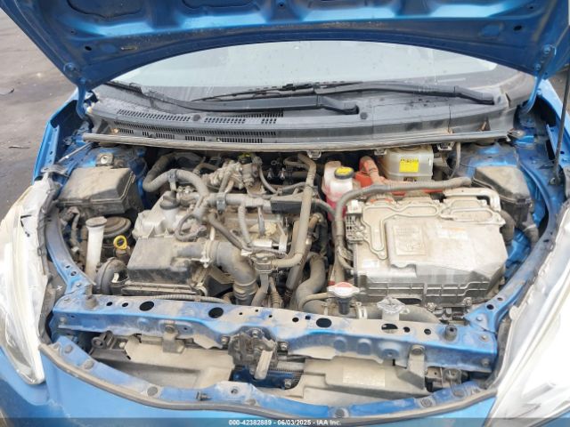 JTDKDTB34F1111966 Toyota Prius C One