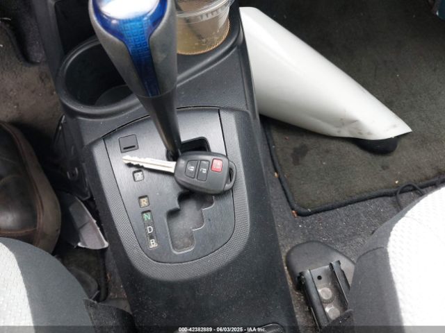 JTDKDTB34F1111966 Toyota Prius C One