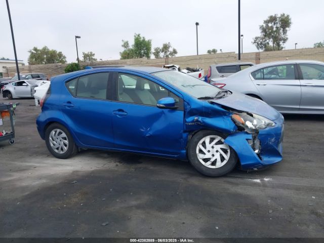 JTDKDTB34F1111966 Toyota Prius C One